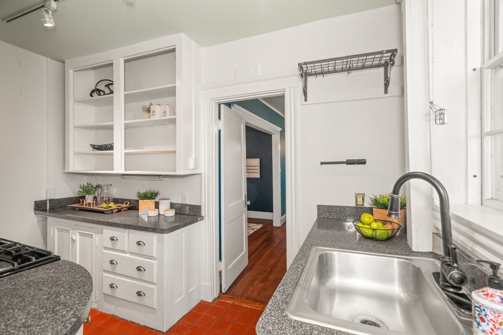 43 Linnaean Street, Unit 35A Cambridge, MA 02138 - Photo 8 of 22