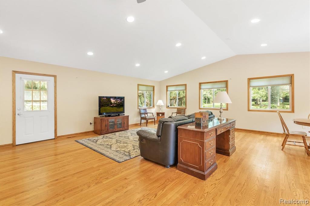 28366 Rollcrest Road Farmington Hills, MI 48334 - Photo 18 of 53