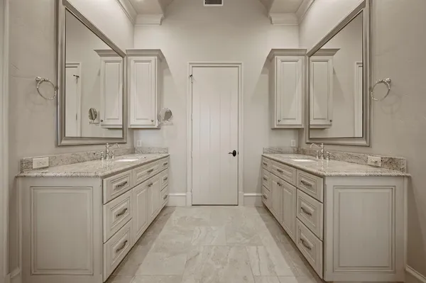 $2,195,950 | 5581 Nancy Circle, Chandler, TX 75758