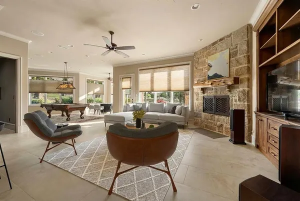 $2,195,950 | 5581 Nancy Circle, Chandler, TX 75758