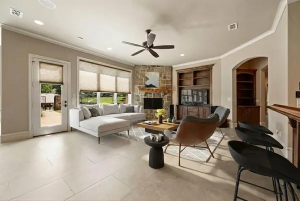 $2,195,950 | 5581 Nancy Circle, Chandler, TX 75758