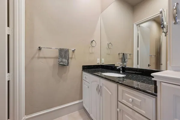 $2,195,950 | 5581 Nancy Circle, Chandler, TX 75758