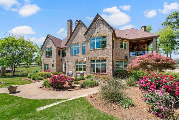 $2,195,950 | 5581 Nancy Circle, Chandler, TX 75758