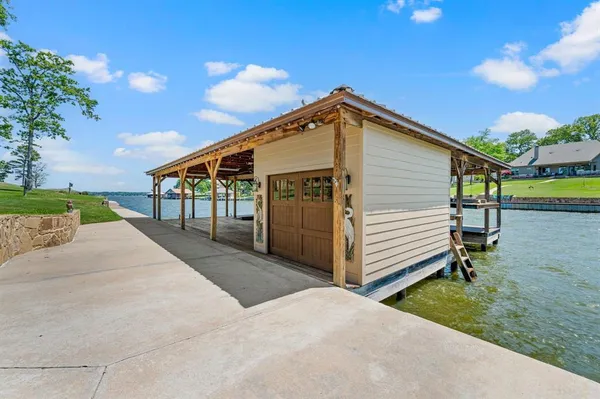 $2,195,950 | 5581 Nancy Circle, Chandler, TX 75758