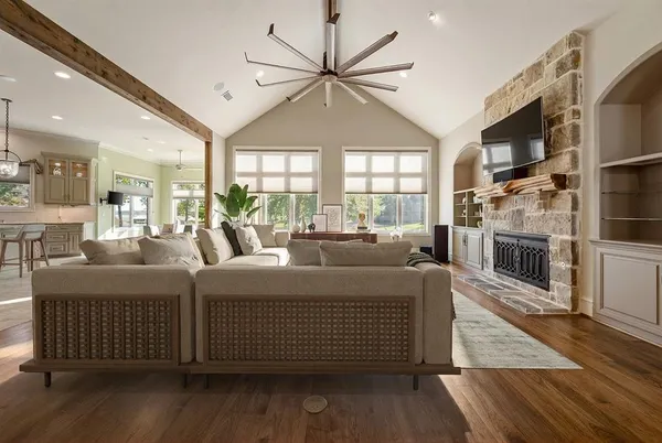 $2,195,950 | 5581 Nancy Circle, Chandler, TX 75758
