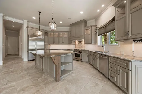 $2,195,950 | 5581 Nancy Circle, Chandler, TX 75758