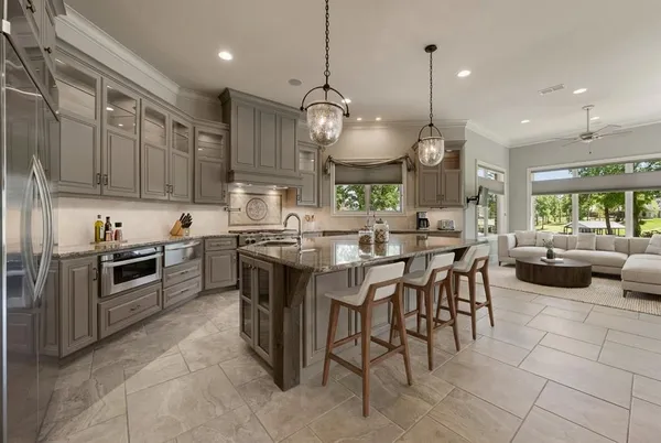 $2,195,950 | 5581 Nancy Circle, Chandler, TX 75758