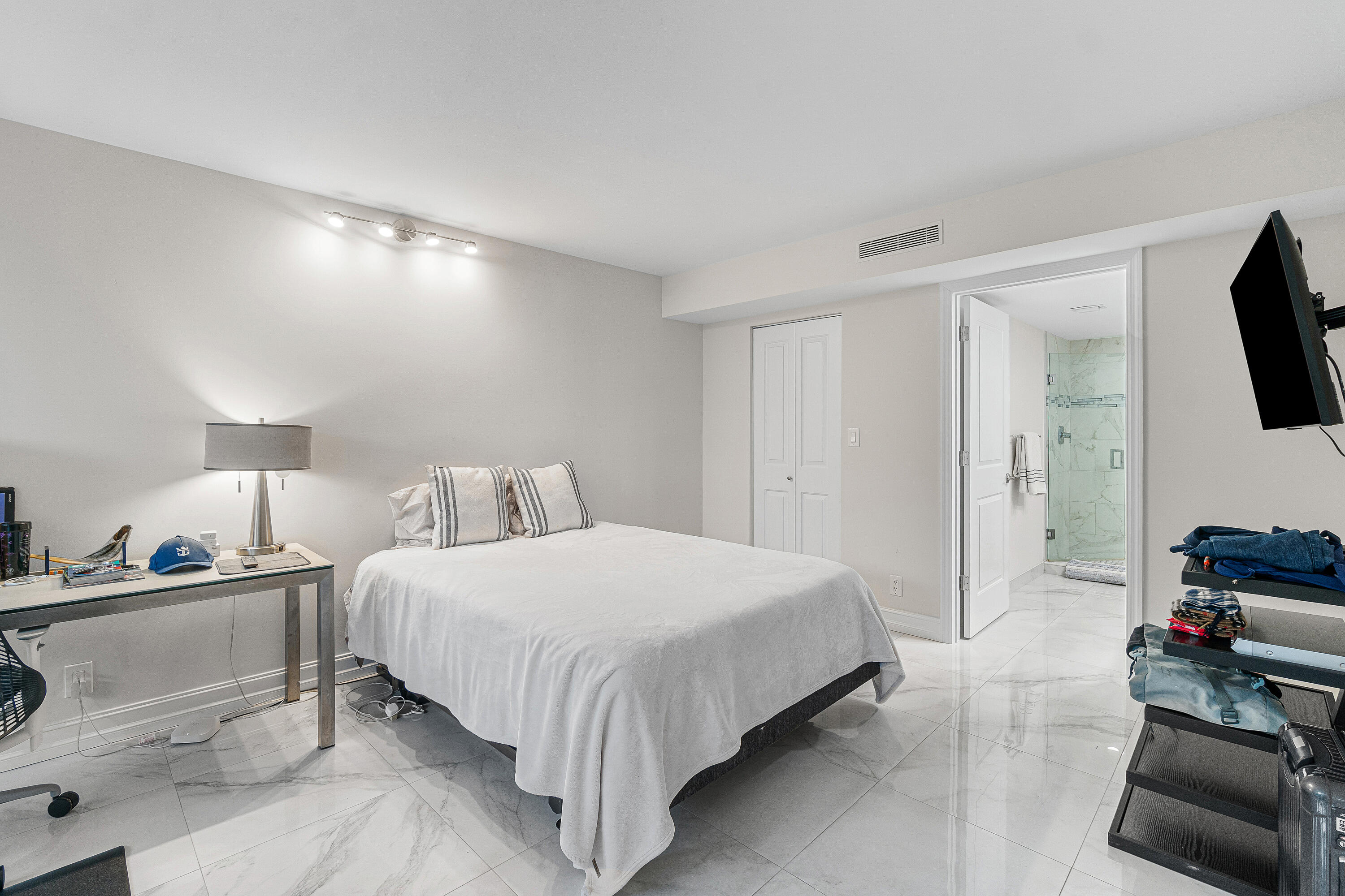7768 Lakeside Boulevard, Unit 533 Boca Raton, FL 33434 - Photo 13 of 29 Primary