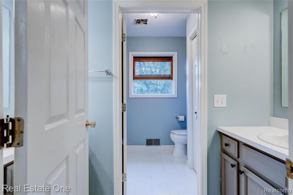 6488 Orion Road Rochester Hills, MI 48306 - Photo 16 of 28