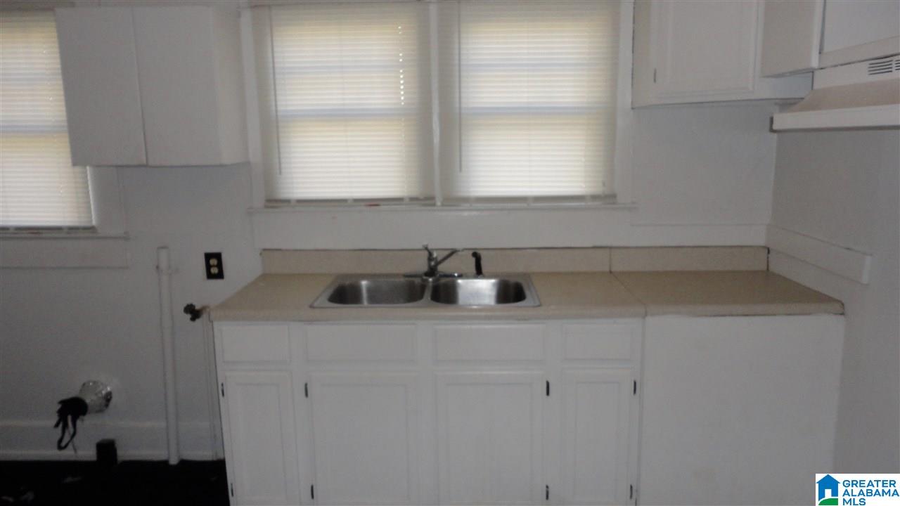 408 Fulton Avenue Southwest Birmingham, AL 35211 - Photo 9 of 14