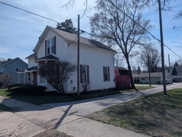 $199,900 | 208 South Washington Avenue, Ludington, MI 49431