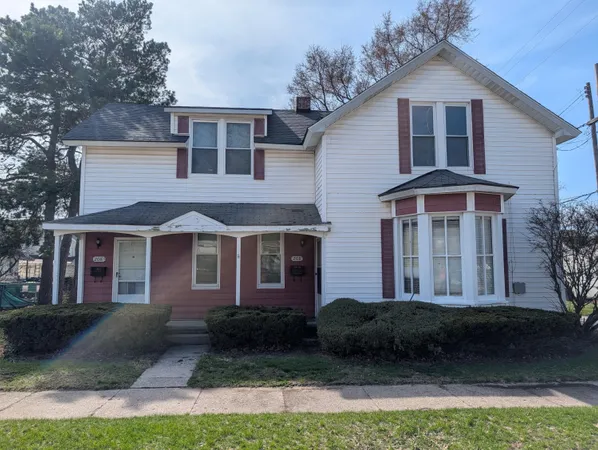 $199,900 | 208 South Washington Avenue, Ludington, MI 49431