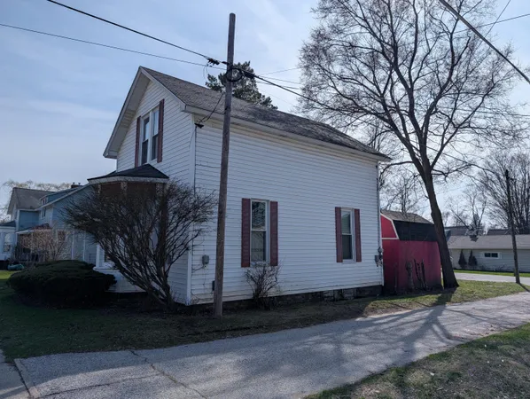$199,900 | 208 South Washington Avenue, Ludington, MI 49431