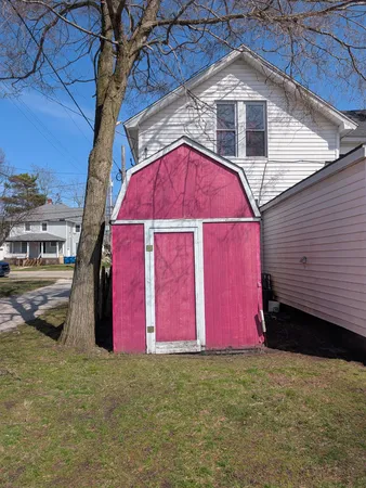 $199,900 | 208 South Washington Avenue, Ludington, MI 49431