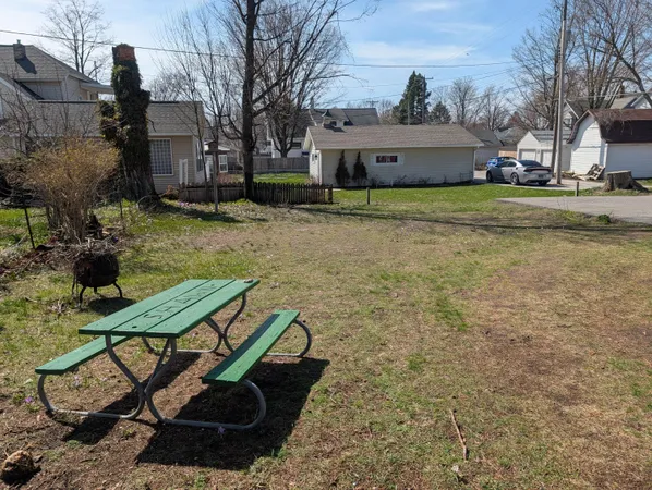 $199,900 | 208 South Washington Avenue, Ludington, MI 49431