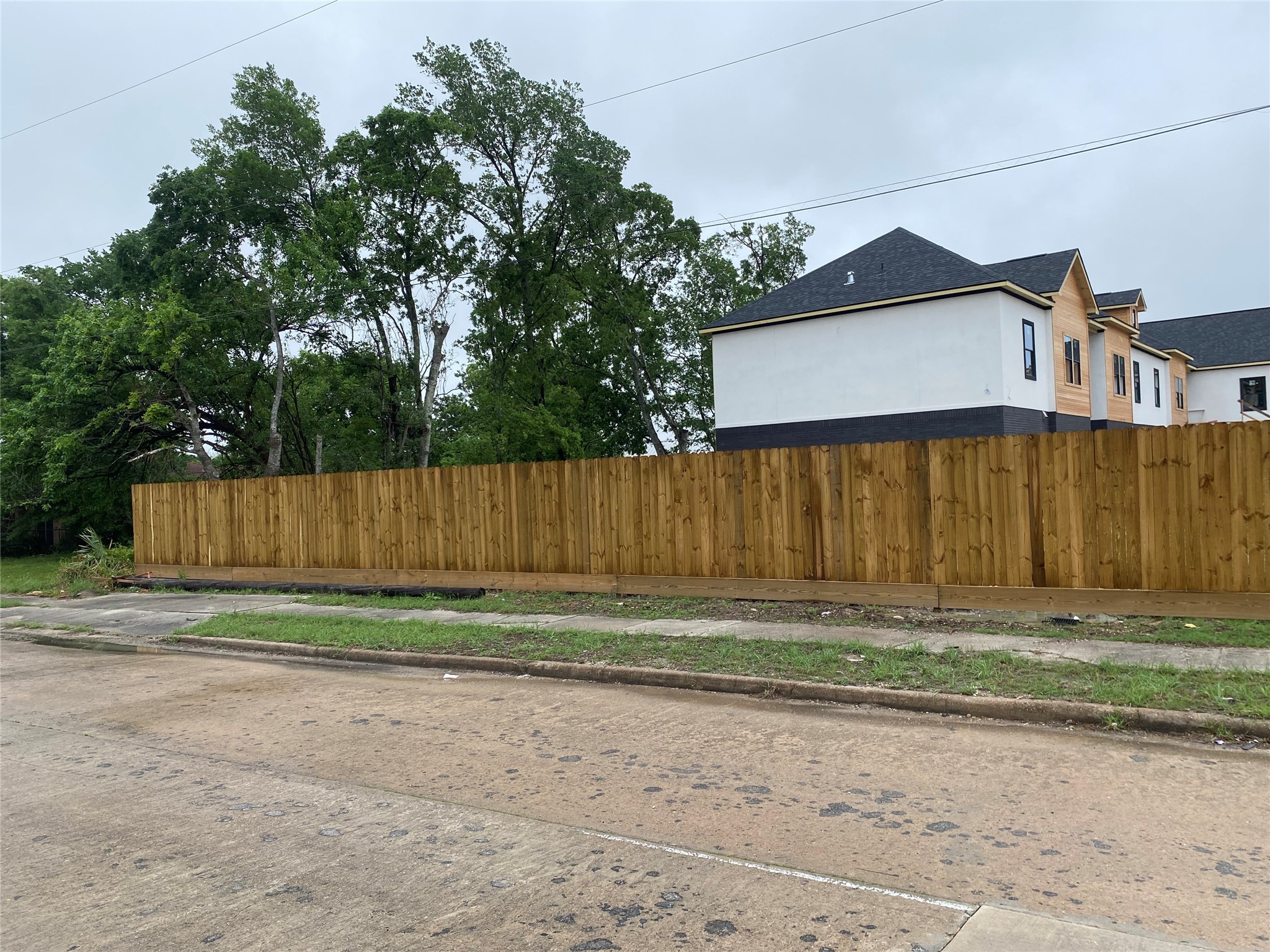 2310 Waco Street Houston, TX 77020 - Photo 3 of 3 a view of a backyard with wooden fence