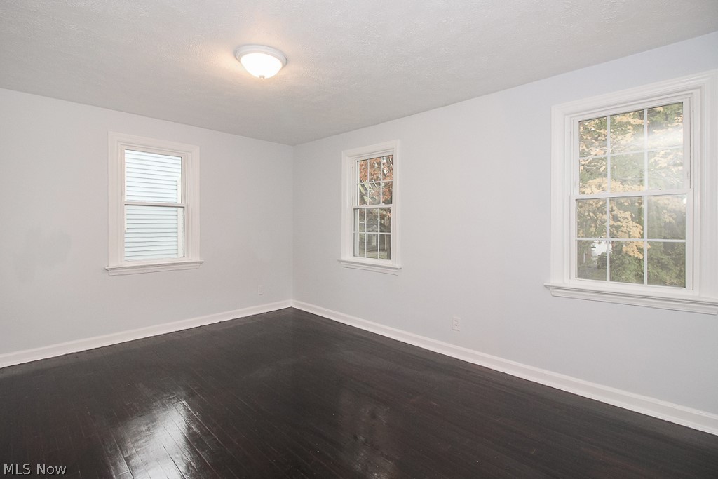 1155 Pennfield Road Cleveland, OH 44121 - Photo 17 of 35