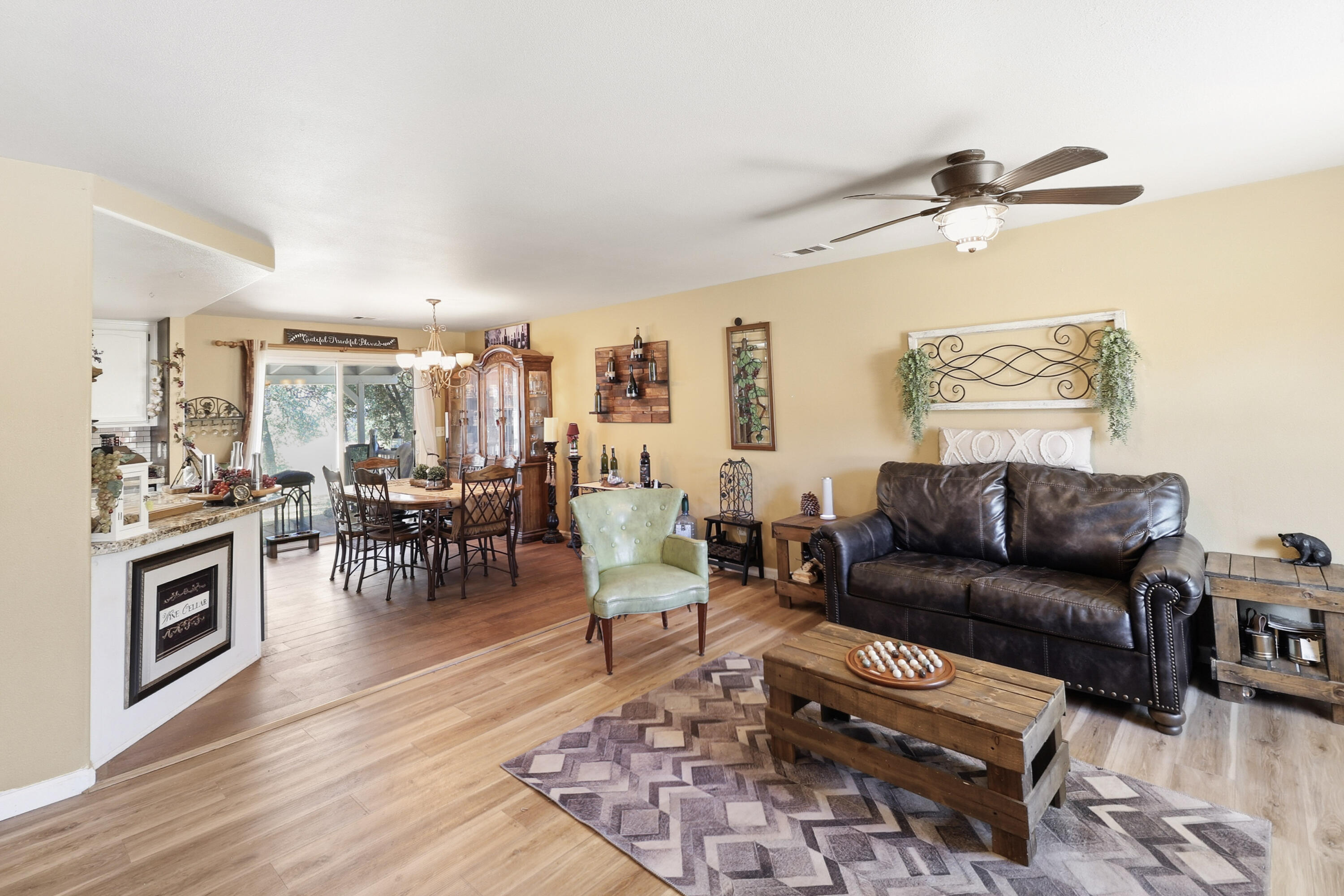5094 Wilson Hill Road Manton, CA 96059 - Photo 3 of 35 LIVING ROOM/DINING AREA