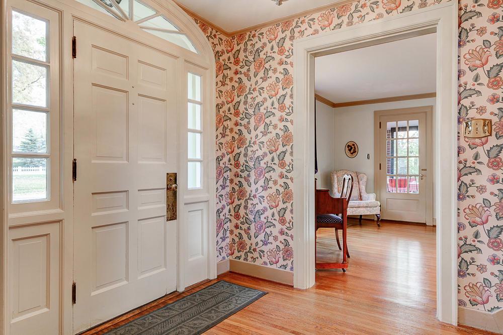 1593 Cardiff Road Columbus, OH 43221 - Photo 4 of 28