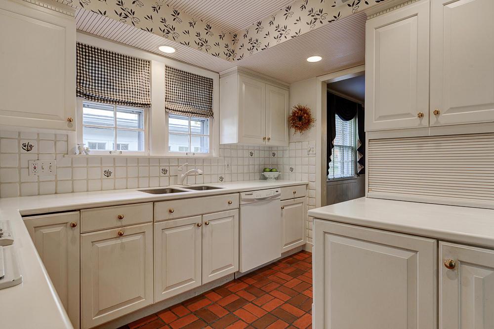 1593 Cardiff Road Columbus, OH 43221 - Photo 9 of 28
