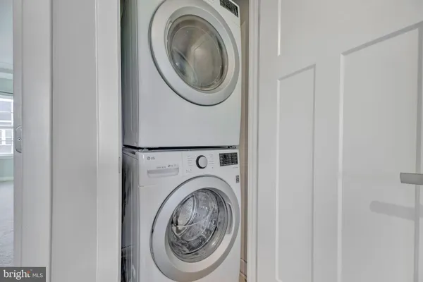 a close up view of a washer and dryer
