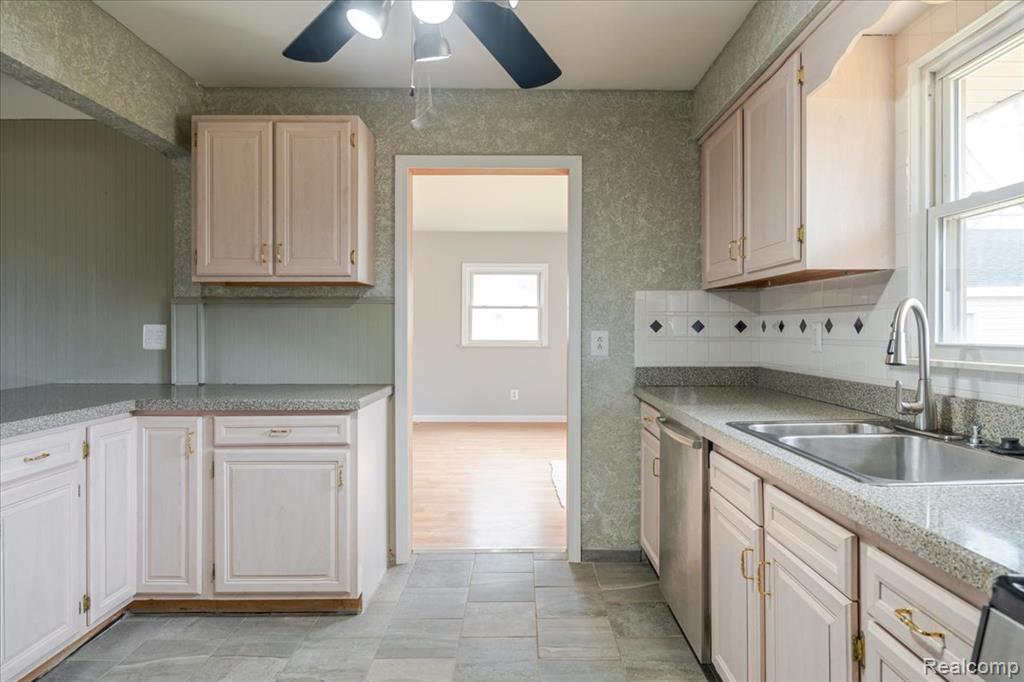 30362 West Road New Boston, MI 48164 - Photo 8 of 34 Gallery Image 8