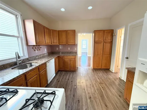 $3,000 | 137 Watchung Avenue, Unit 2, West Orange, NJ 07052