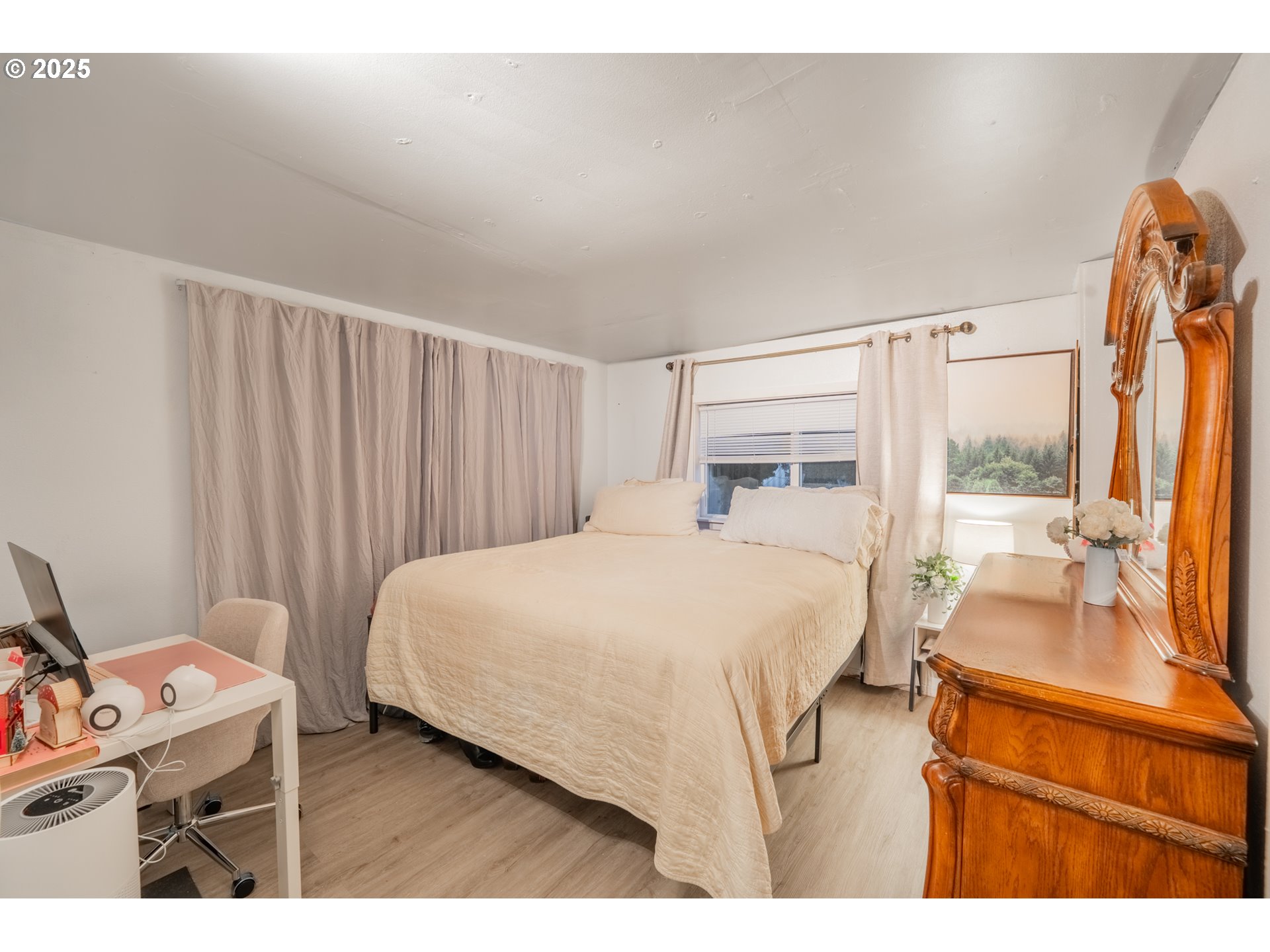 2012 Kennedy Circle Northeast, Unit 10 Keizer, OR 97303 - Photo 12 of 21 a bedroom with a bed window and mirror