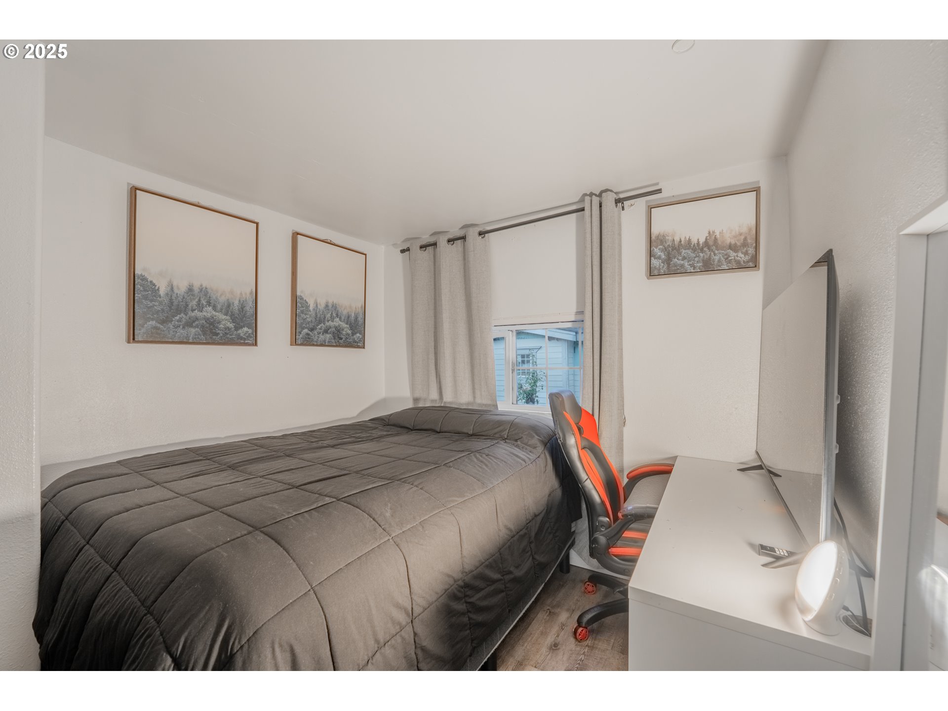 2012 Kennedy Circle Northeast, Unit 10 Keizer, OR 97303 - Photo 13 of 21 a bedroom with a bed and a dresser