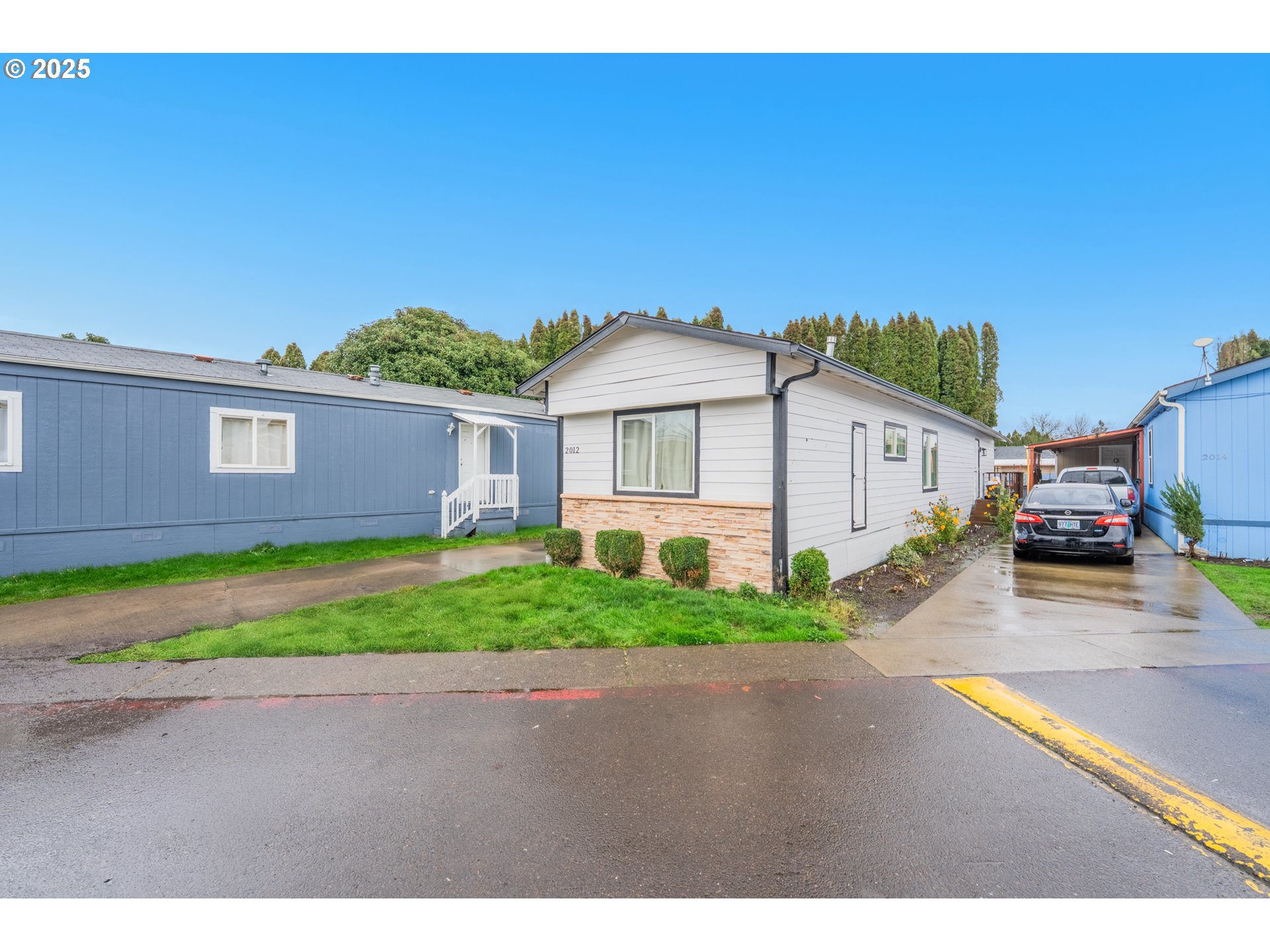 2012 Kennedy Circle Northeast, Unit 10 Keizer, OR 97303 - Photo 2 of 21 a view of a big yard in front of a house