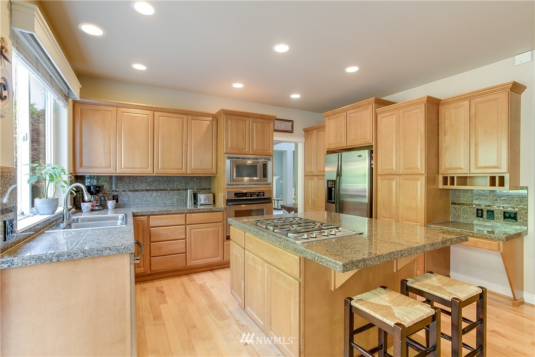 16867 164th Way Southeast Renton, WA 98058 - Photo 7 of 25 Gallery Image 7