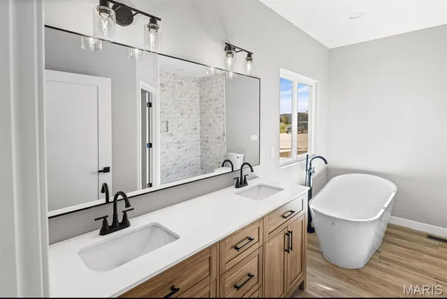 $639,900 | 7131 Savannah Drive, Glen Carbon, IL 62034