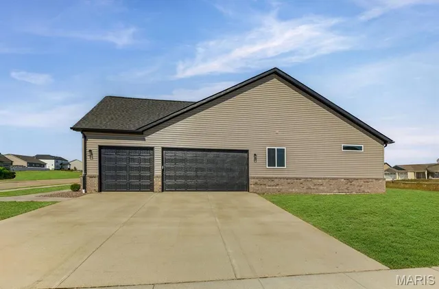 $639,900 | 7131 Savannah Drive, Glen Carbon, IL 62034