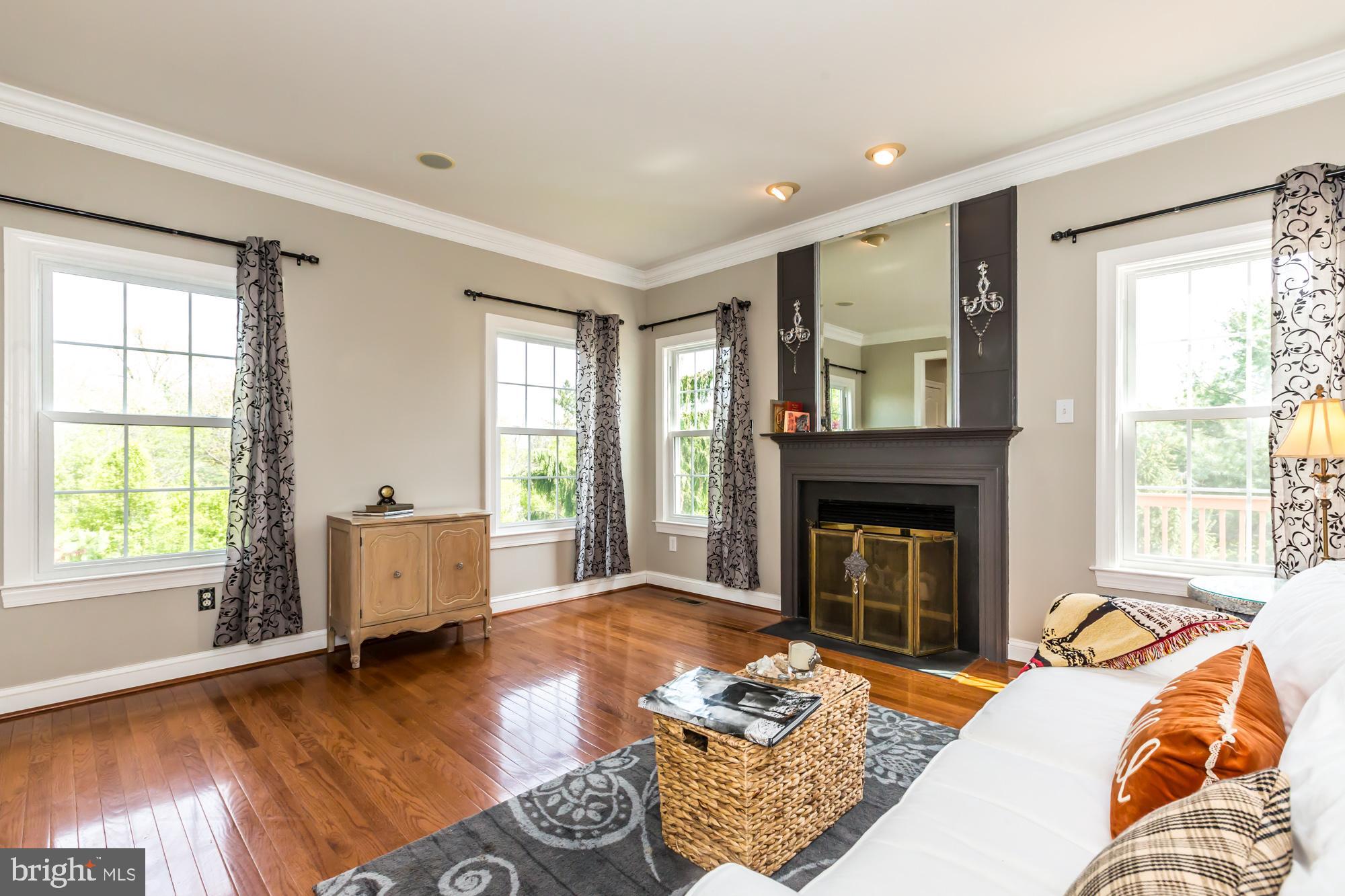 4553 Old Oak Road Doylestown, PA 18902 - Photo 8 of 32 Gallery Image 8