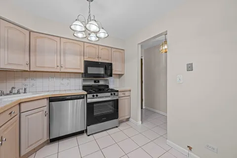 $260,000 | 2100 Valencia Drive, Unit 308B, Northbrook, IL 60062