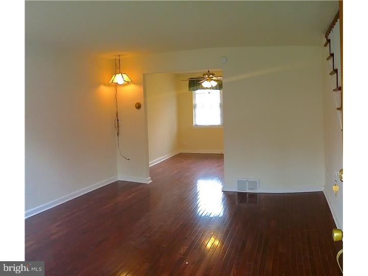 6642 Perry Avenue Upper Darby, PA 19082 - Photo 3 of 12 Living Room