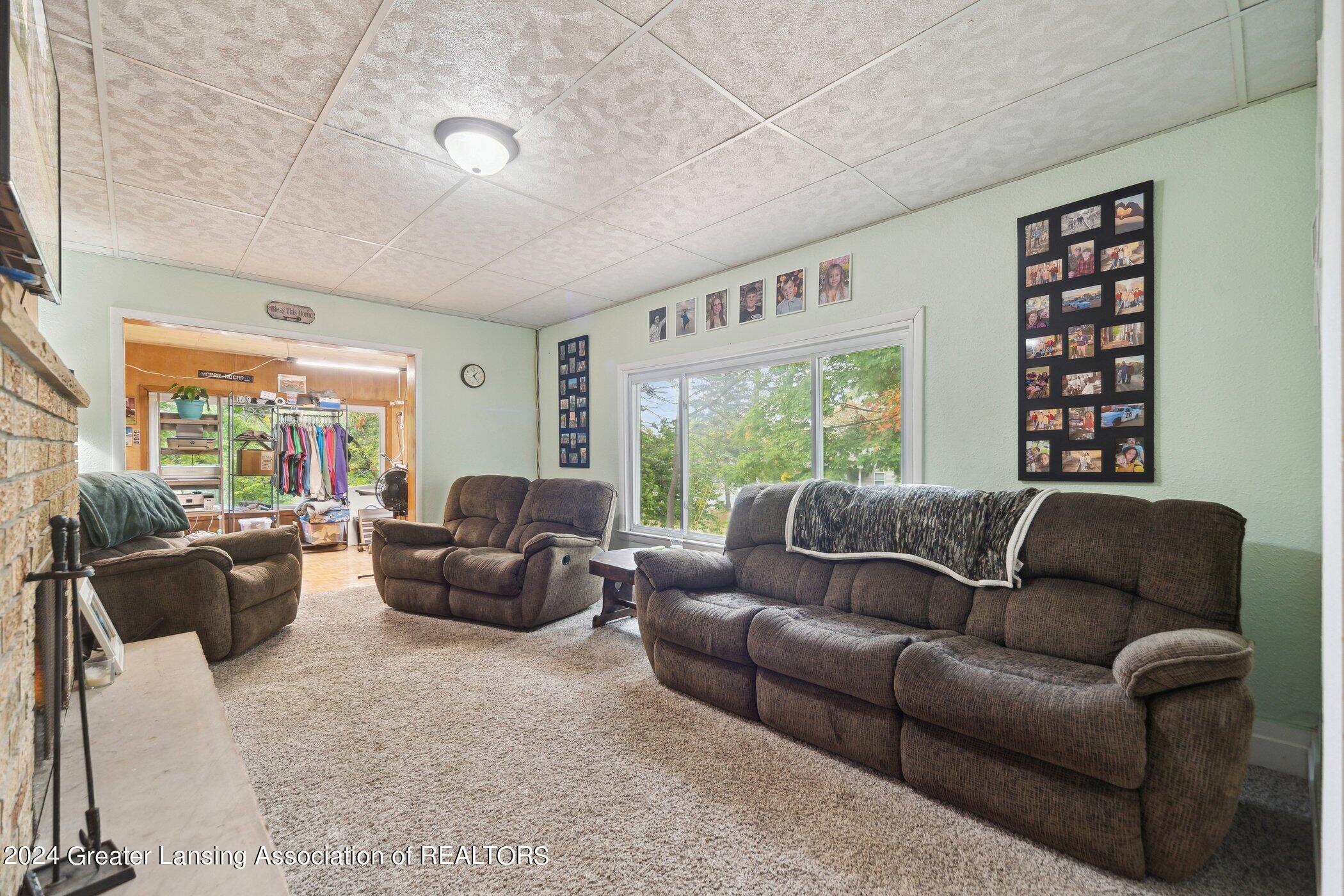 515 North Maple Street Ithaca, MI 48847 - Photo 10 of 34 515-N-Maple-St-Ithaca-MI-48847-WindowSti