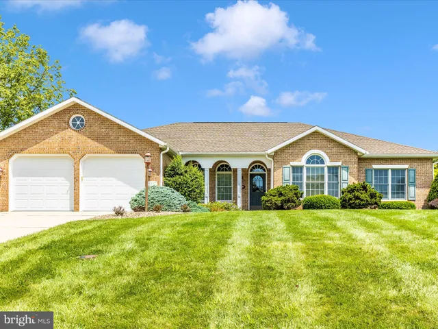 $499,800 | 6337 Medina Ridge Drive, Fayetteville, PA 17222