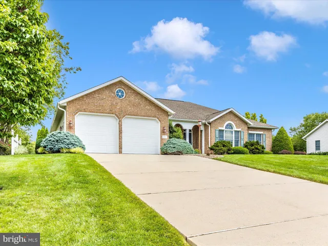 $499,800 | 6337 Medina Ridge Drive, Fayetteville, PA 17222