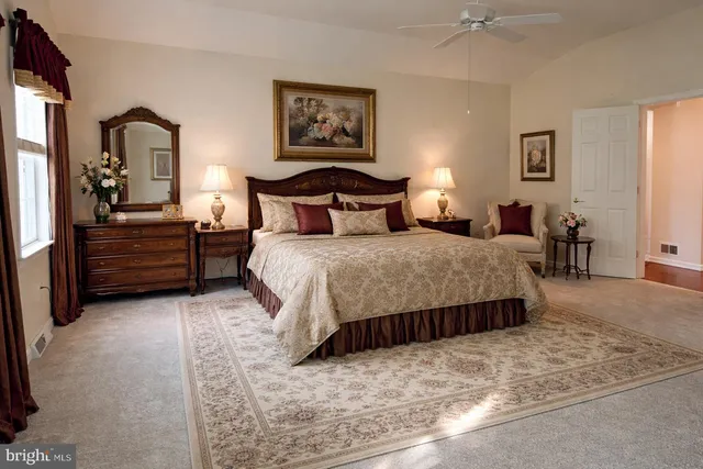 en empty room with wooden floor and windows