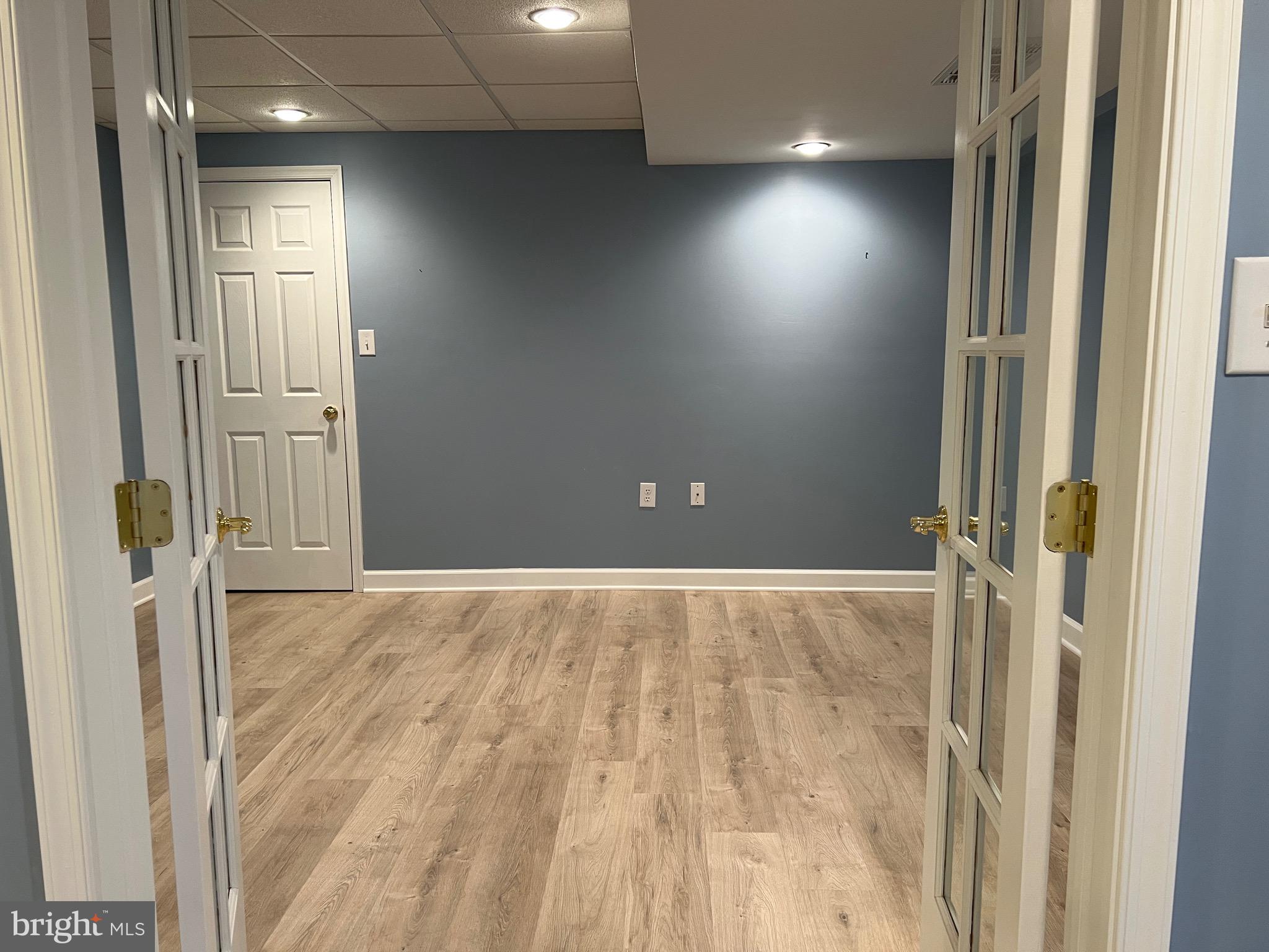 6337 Medina Ridge Drive Fayetteville, PA 17222 - Photo 37 of 50 en empty room with wooden floor and windows