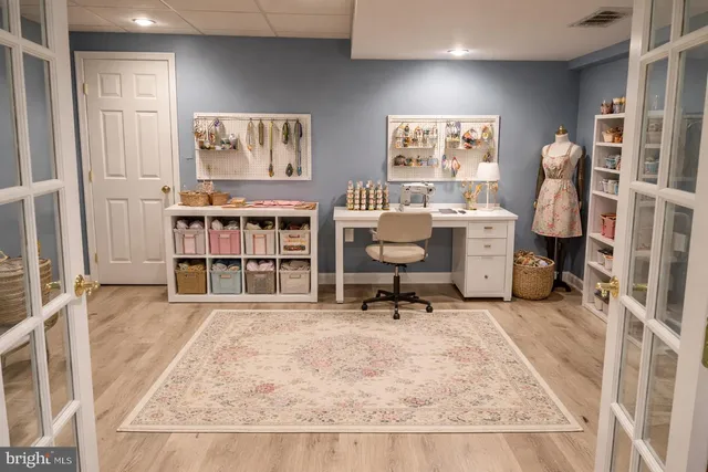 a livingroom with window