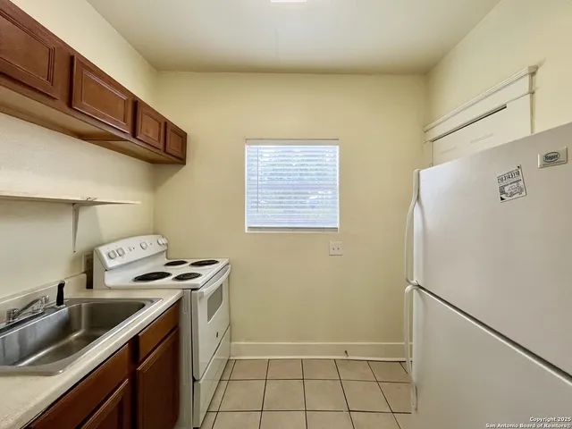 $575 | 1535 West Woodlawn Avenue, Unit 1, San Antonio, TX 78201