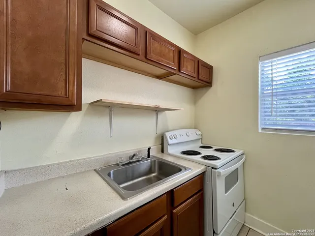 $575 | 1535 West Woodlawn Avenue, Unit 1, San Antonio, TX 78201