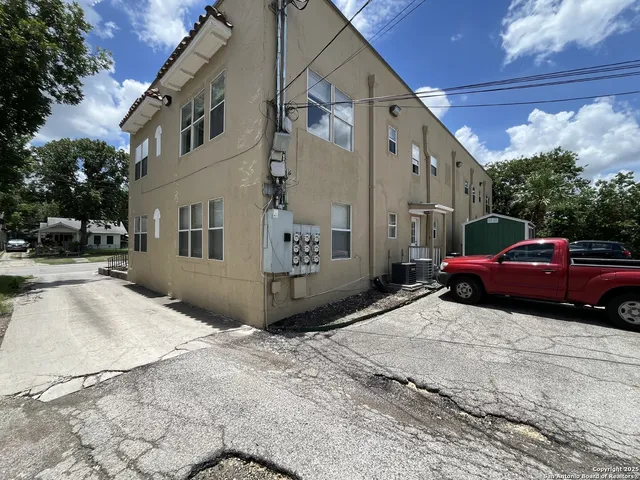 $575 | 1535 West Woodlawn Avenue, Unit 1, San Antonio, TX 78201