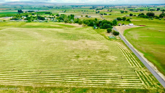 $999,900 | Nka Liberty Road, Granger, WA 98932