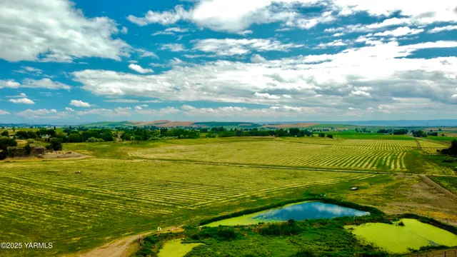 $999,900 | Nka Liberty Road, Granger, WA 98932