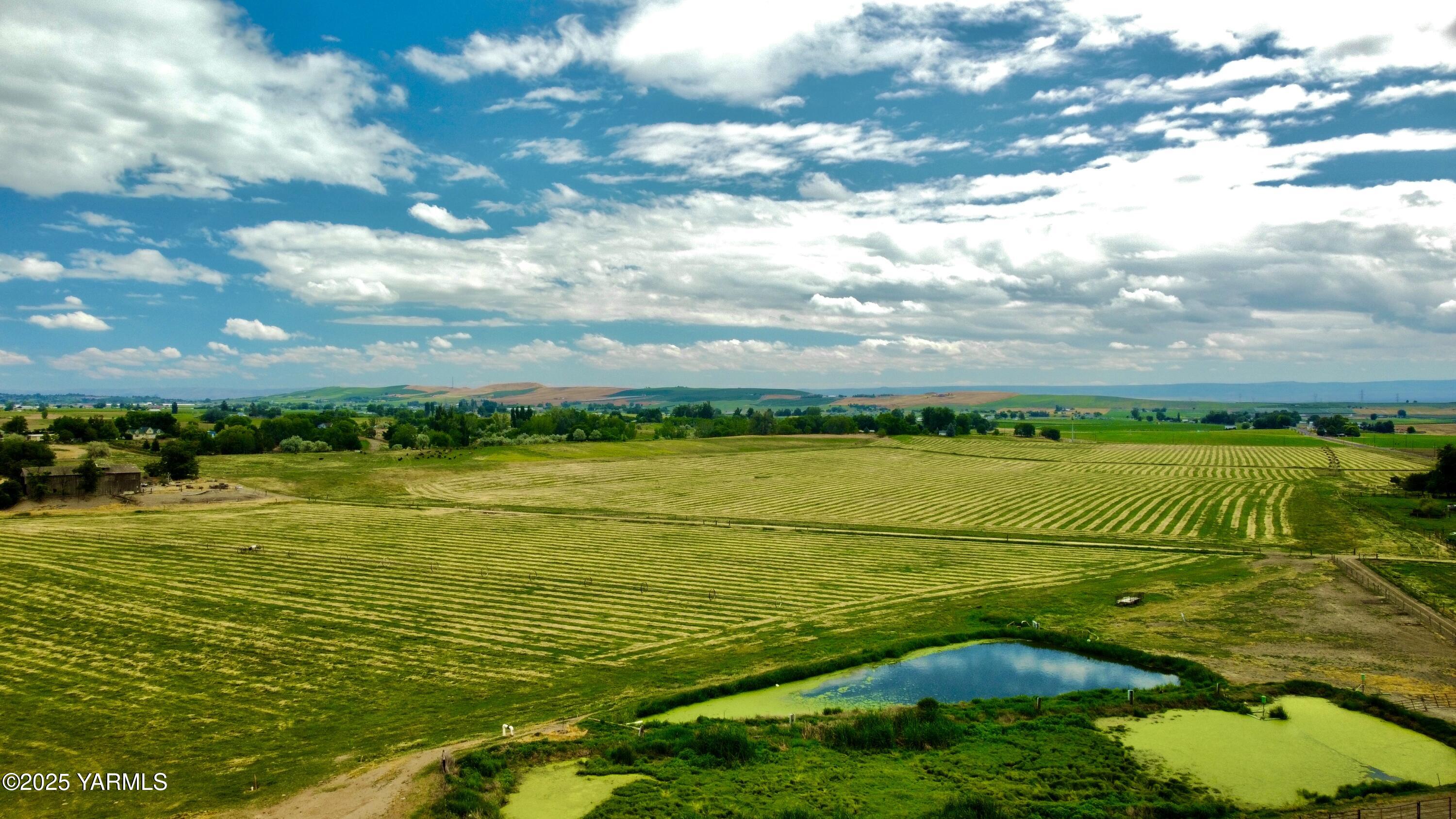 Nka Liberty Road Granger, WA 98932 - Photo 6 of 7 a view of an ocean from a balcony