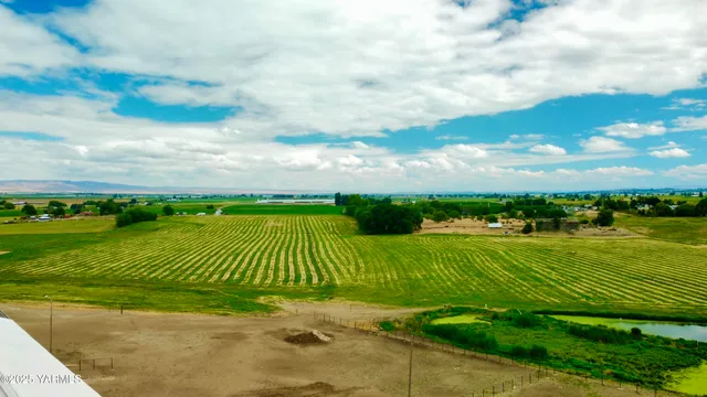 $999,900 | Nka Liberty Road, Granger, WA 98932