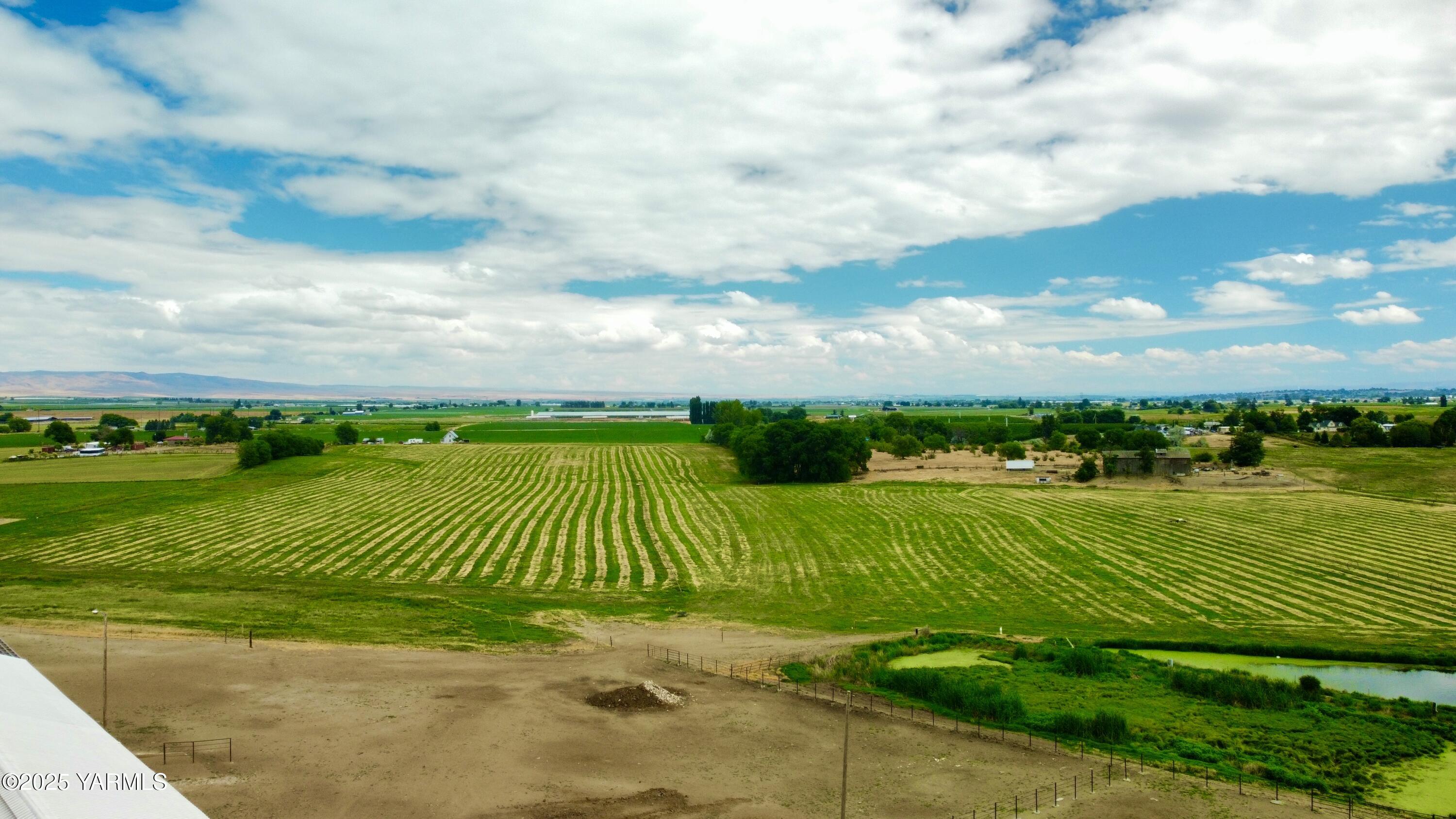 Nka Liberty Road Granger, WA 98932 - Photo 7 of 7 a view of a golf course with a garden